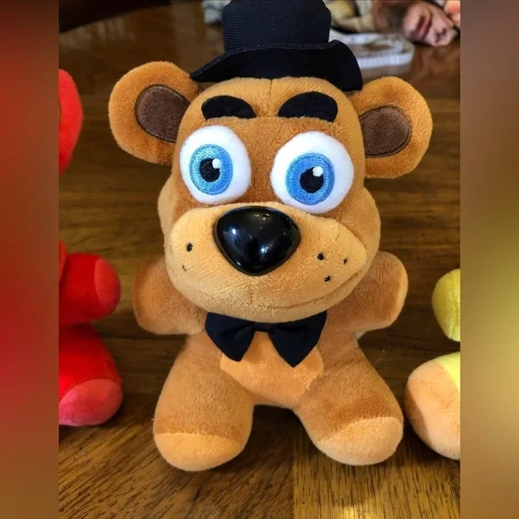 *SOLD* Five Nights At Freddy’s Blanket & 3 Plushies - Picture 3 of 7